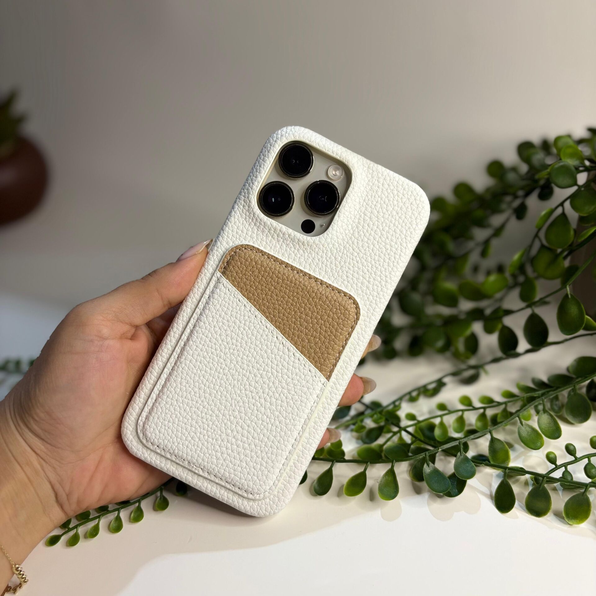 EpaPort Cüzdanlı Deri Telefon Kılıfı – Kart Bölmeli, Şık ve Koruyucu Tasarım Iphone 13/14 Beyaz