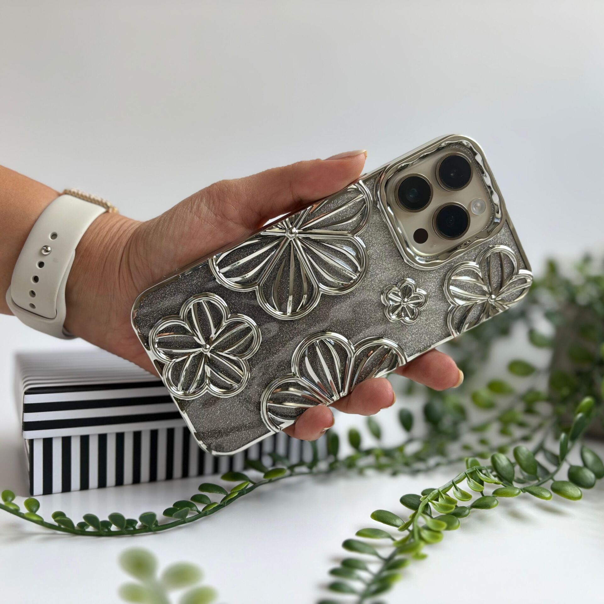 Simli Çiçekli Lüks iPhone 11 Kılıf